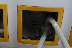 Neutěsněné chráničky pro kabely bývají častým zdrojem nežádoucích „vzduchovodů“