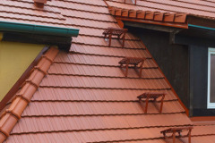 Jak zrekonstruovat střechu tak, aby byla věrná takřka stoletému originálu, a přitom byla moderní podle dnešních norem a požadavků? O tom je příběh vily ze Všenor